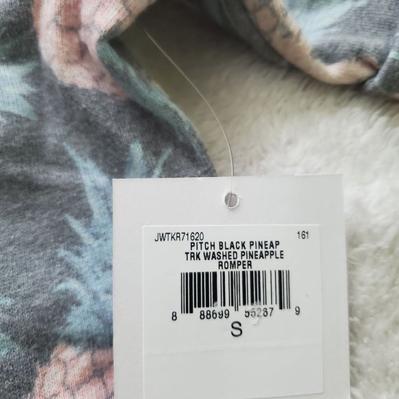 Juicy Couture romper womens size small Gray color Pineapple print ruffle details - Picture 11 of 12